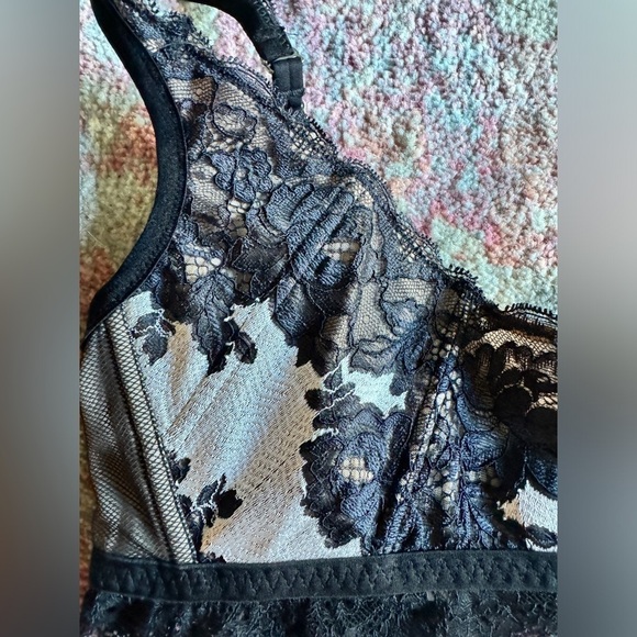 NWT Victoria’s Secret no wire Bra size large black lace - Picture 2 of 6